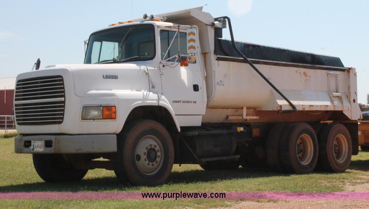 image for item K8790 1993 Ford L9000 dump truck
