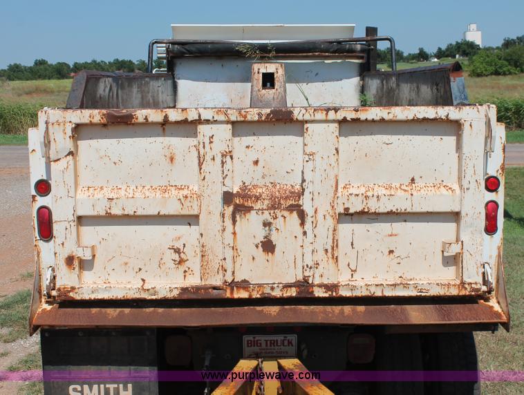 image for item K8790 1993 Ford L9000 dump truck