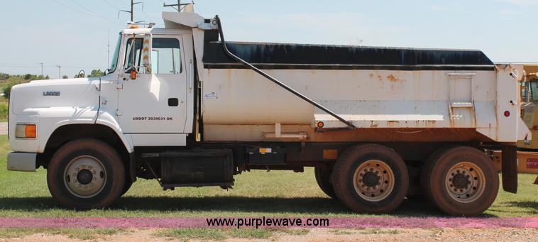 image for item K8790 1993 Ford L9000 dump truck