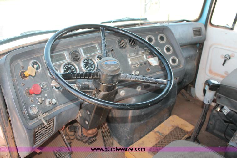 image for item K8790 1993 Ford L9000 dump truck