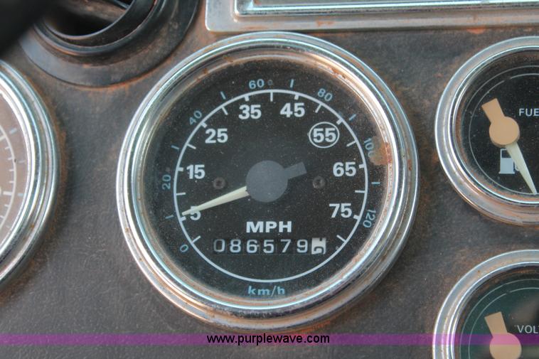 image for item K8790 1993 Ford L9000 dump truck