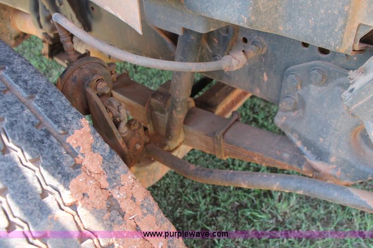 image for item K8790 1993 Ford L9000 dump truck