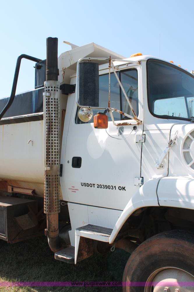 image for item K8790 1993 Ford L9000 dump truck