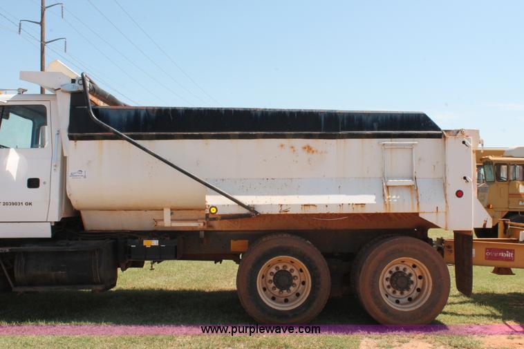 image for item K8790 1993 Ford L9000 dump truck