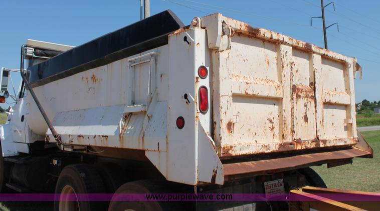 image for item K8790 1993 Ford L9000 dump truck