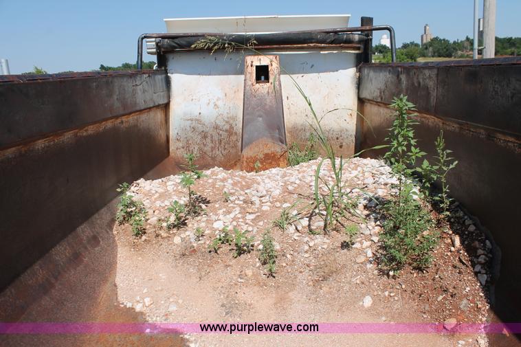 image for item K8790 1993 Ford L9000 dump truck