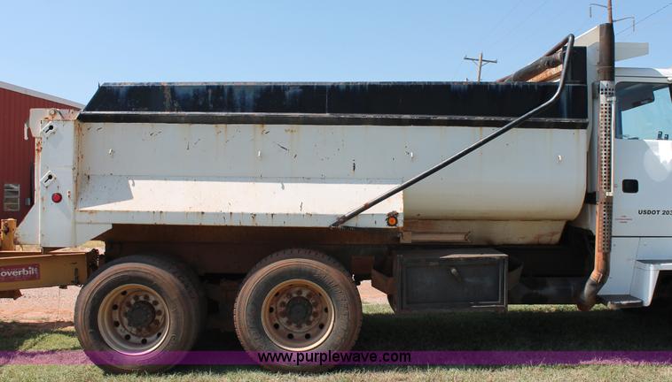 image for item K8790 1993 Ford L9000 dump truck