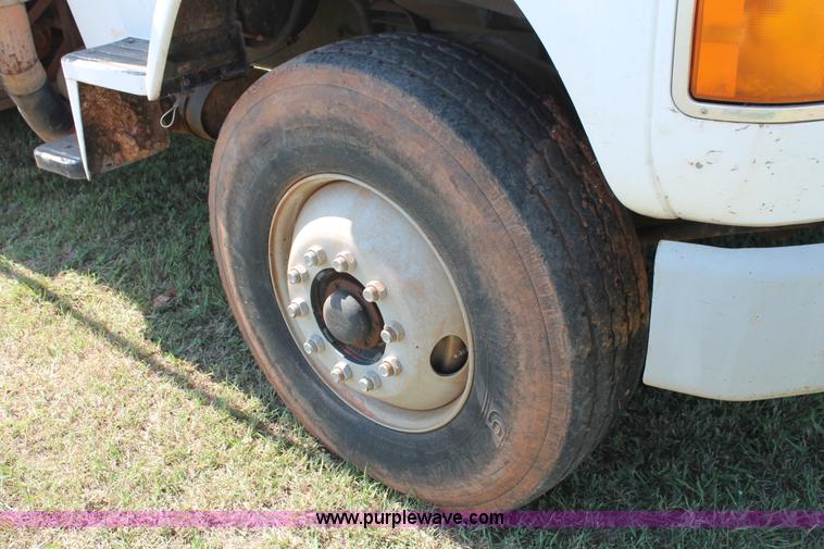 image for item K8790 1993 Ford L9000 dump truck