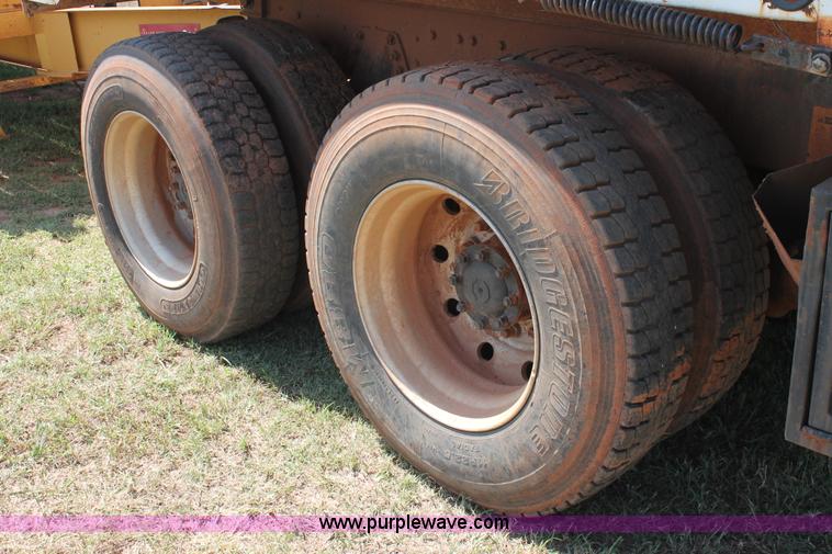 image for item K8790 1993 Ford L9000 dump truck