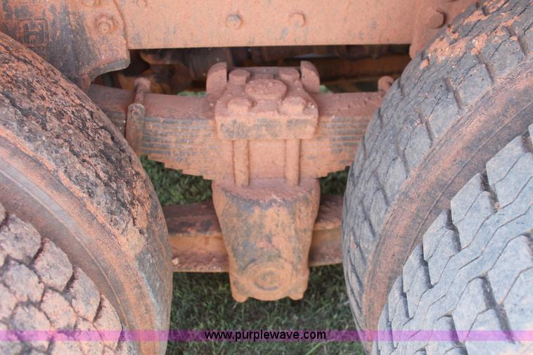 image for item K8790 1993 Ford L9000 dump truck