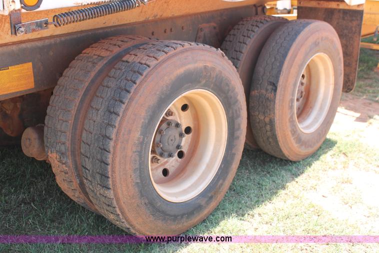 image for item K8790 1993 Ford L9000 dump truck