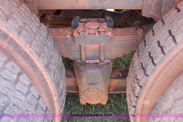 image for item K8790 1993 Ford L9000 dump truck