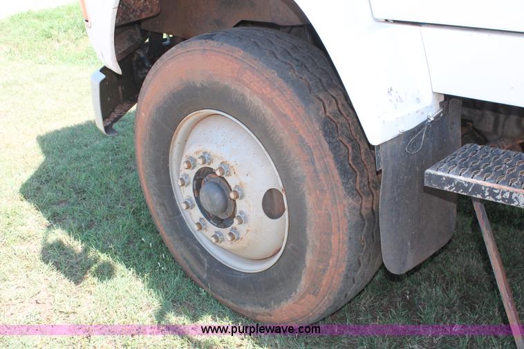 image for item K8790 1993 Ford L9000 dump truck