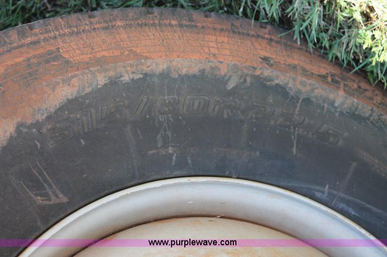 image for item K8790 1993 Ford L9000 dump truck