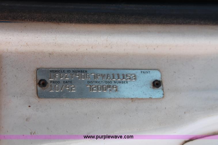 image for item K8790 1993 Ford L9000 dump truck