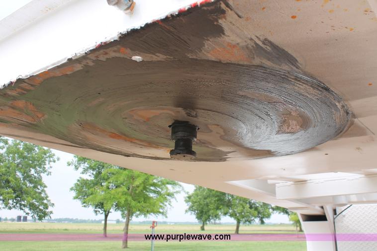 image for item K8792 1996 Atoka 24-HDT-35-2 lowboy equipment trailer