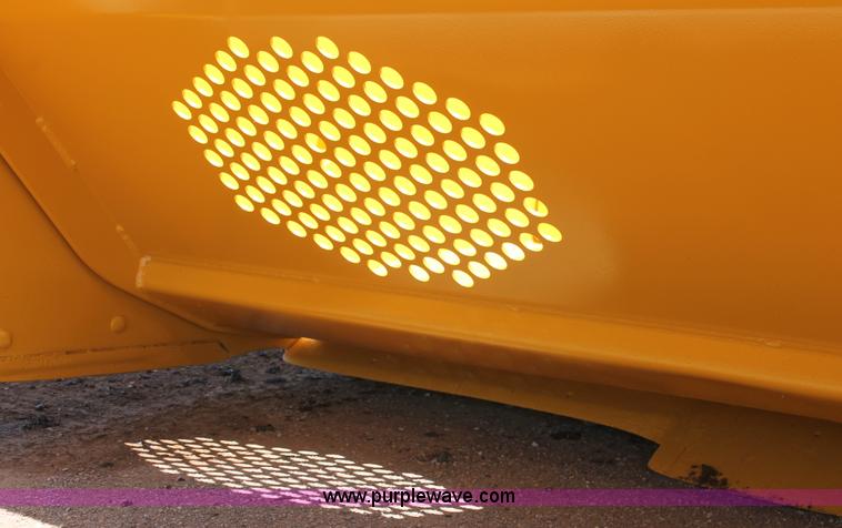 image for item K8795 2013 John Deere 2112E scraper