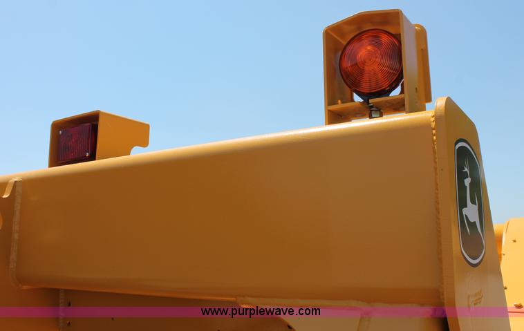 image for item K8795 2013 John Deere 2112E scraper