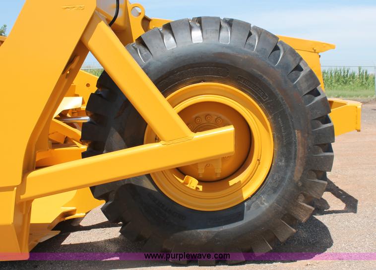 image for item K8795 2013 John Deere 2112E scraper