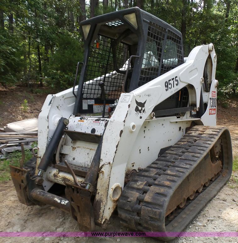 image for item L1541 2006 Bobcat T300 skid steer