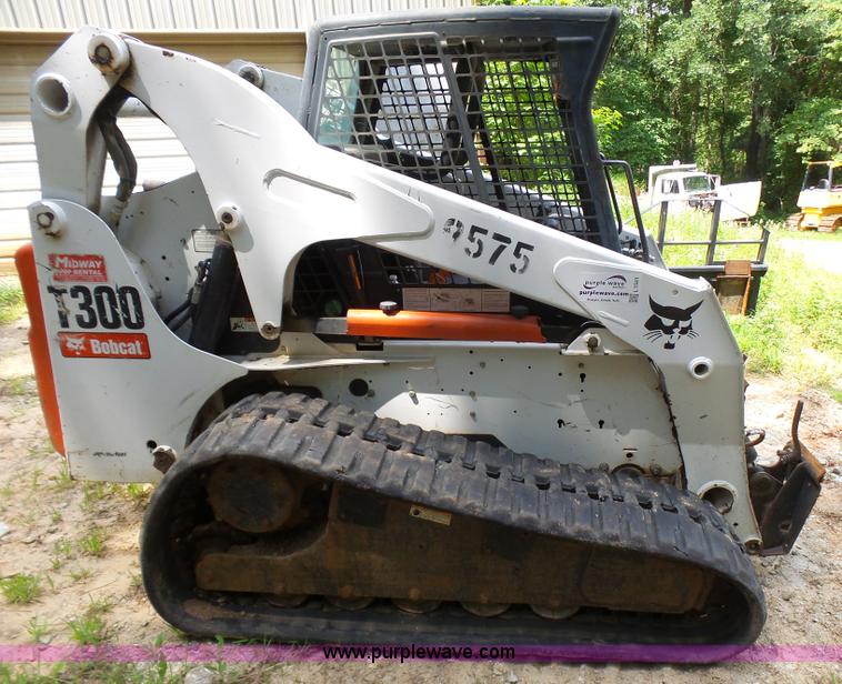 image for item L1541 2006 Bobcat T300 skid steer