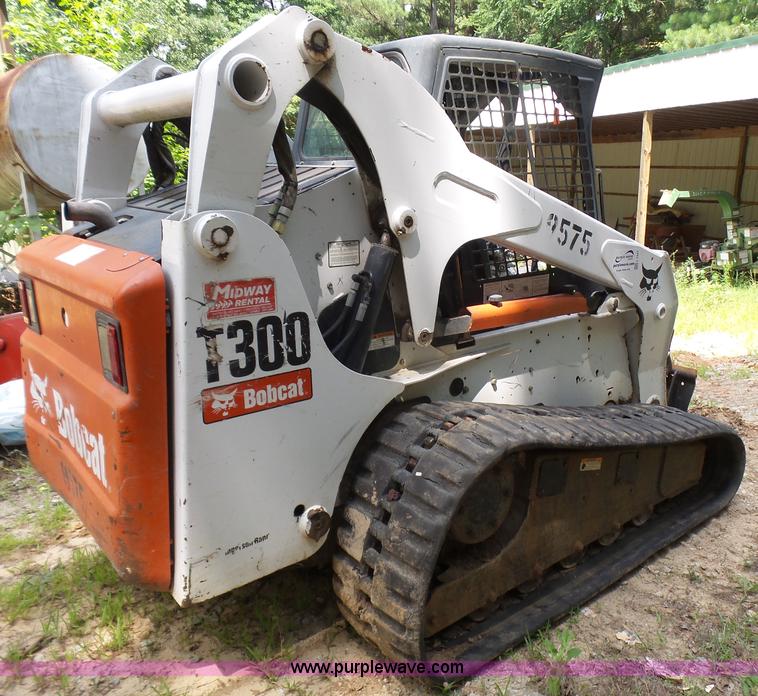 image for item L1541 2006 Bobcat T300 skid steer