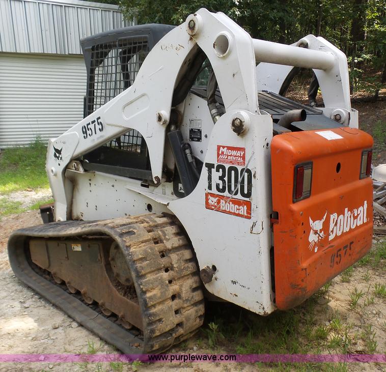 image for item L1541 2006 Bobcat T300 skid steer