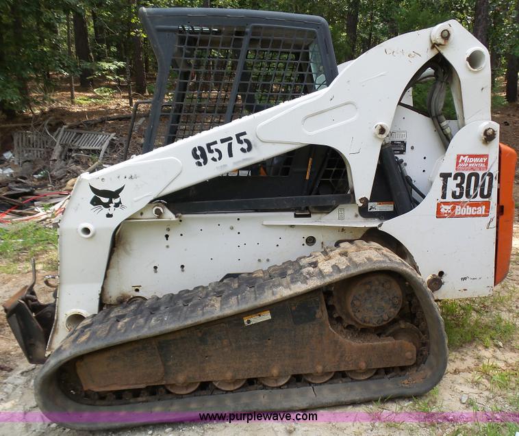 image for item L1541 2006 Bobcat T300 skid steer
