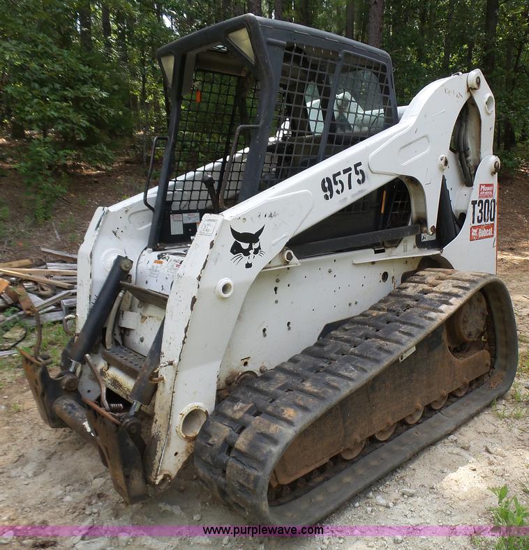 image for item L1541 2006 Bobcat T300 skid steer