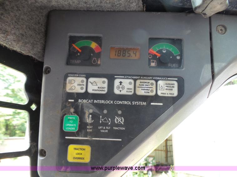 image for item L1541 2006 Bobcat T300 skid steer