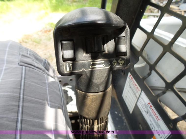 image for item L1541 2006 Bobcat T300 skid steer