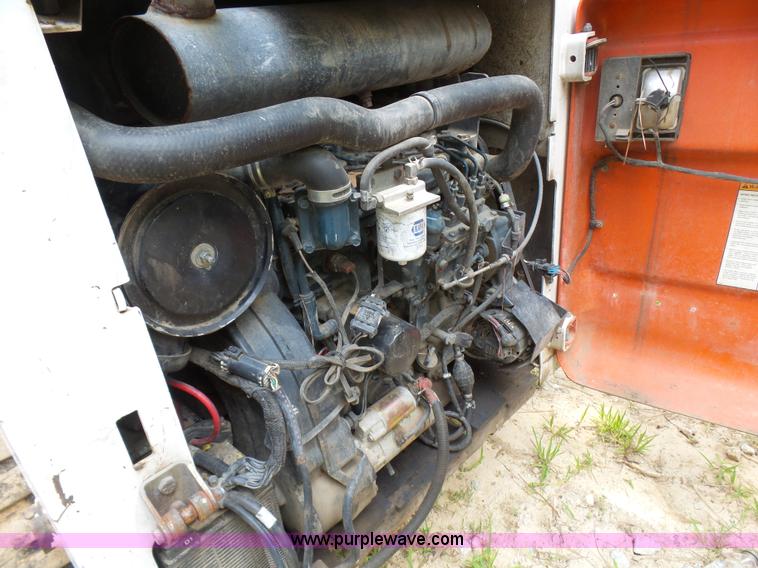 image for item L1541 2006 Bobcat T300 skid steer