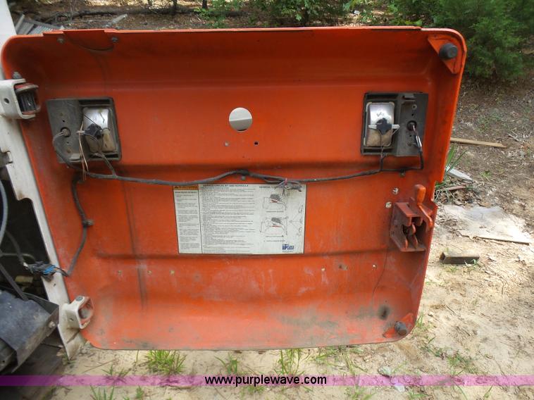 image for item L1541 2006 Bobcat T300 skid steer