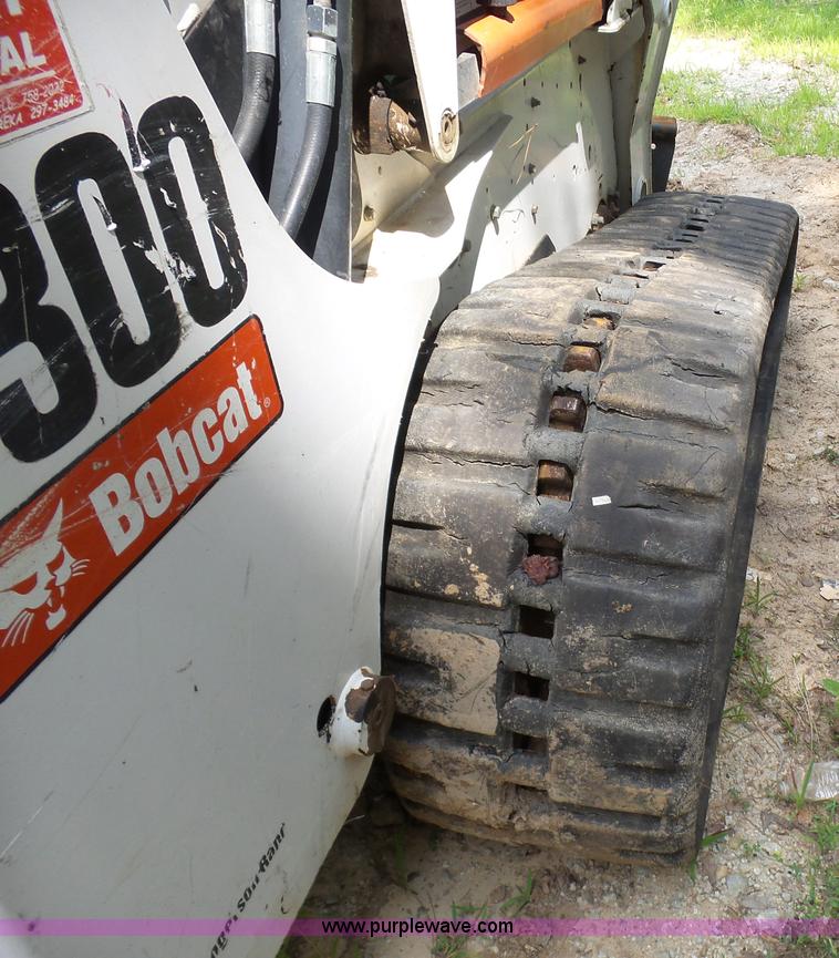 image for item L1541 2006 Bobcat T300 skid steer