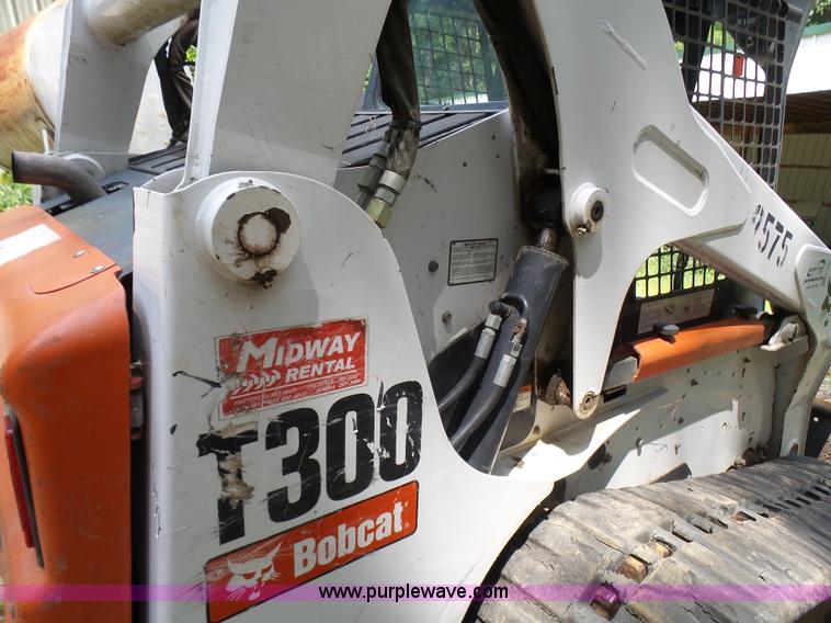 image for item L1541 2006 Bobcat T300 skid steer