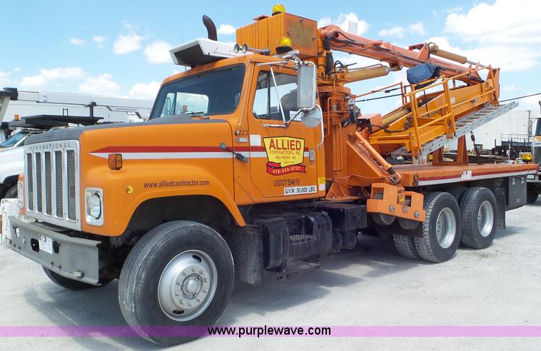 image for item L1999 1983 International F2574 bridge inspection and bucket truck