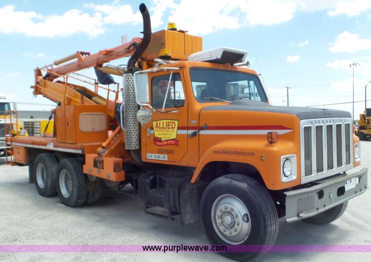 image for item L1999 1983 International F2574 bridge inspection and bucket truck