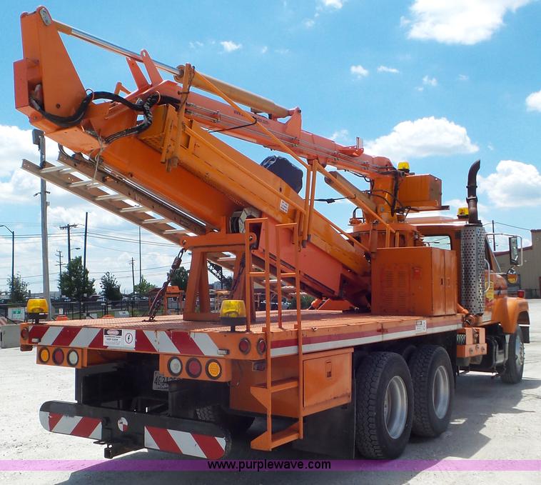 image for item L1999 1983 International F2574 bridge inspection and bucket truck