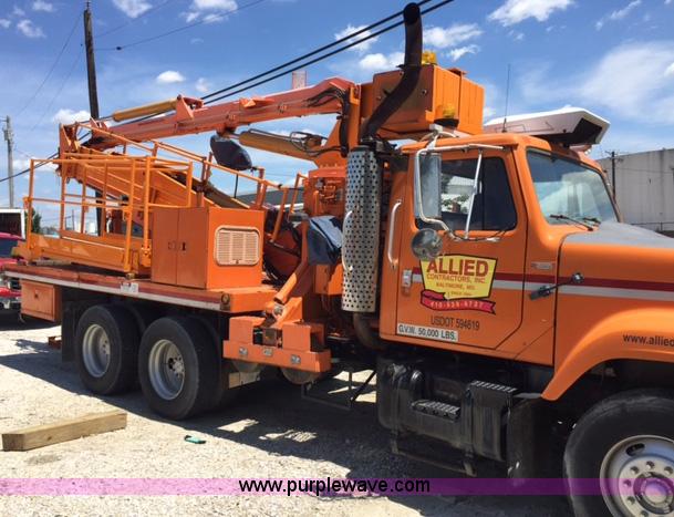 image for item L1999 1983 International F2574 bridge inspection and bucket truck