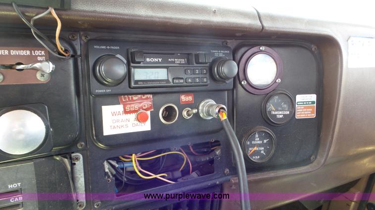 image for item L1999 1983 International F2574 bridge inspection and bucket truck