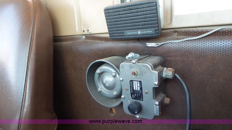 image for item L1999 1983 International F2574 bridge inspection and bucket truck