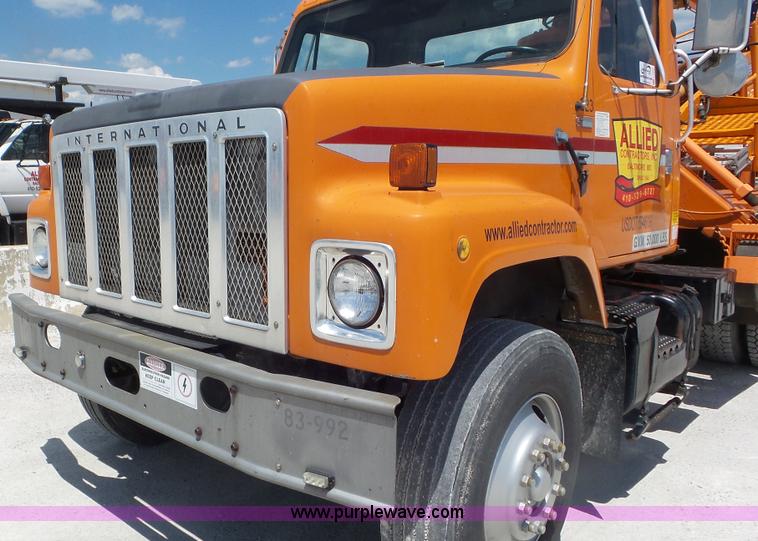 image for item L1999 1983 International F2574 bridge inspection and bucket truck