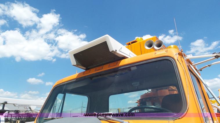 image for item L1999 1983 International F2574 bridge inspection and bucket truck