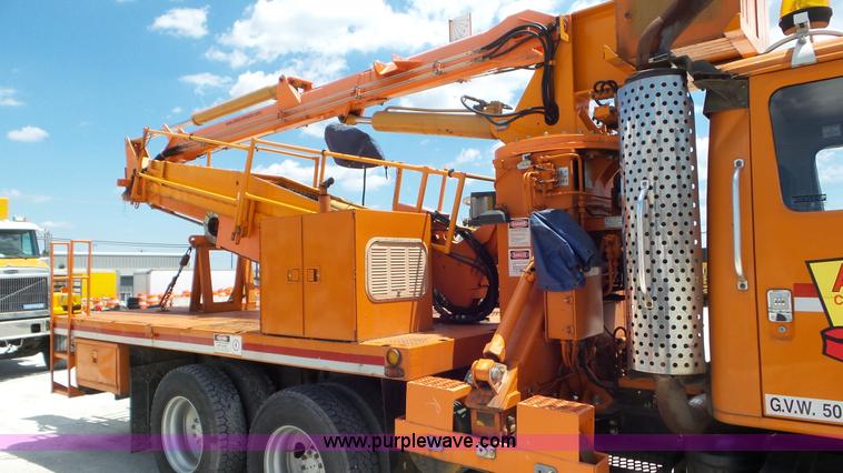 image for item L1999 1983 International F2574 bridge inspection and bucket truck