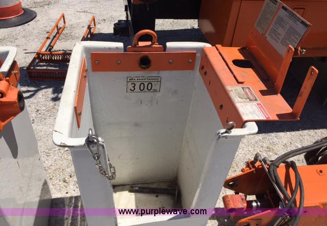 image for item L1999 1983 International F2574 bridge inspection and bucket truck