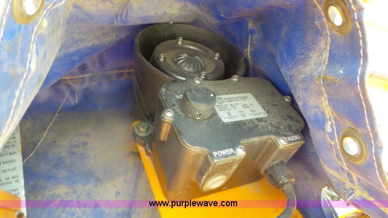 image for item L1999 1983 International F2574 bridge inspection and bucket truck