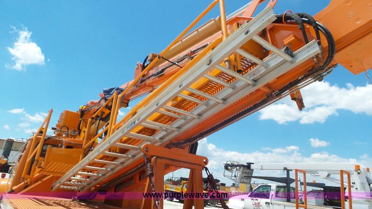 image for item L1999 1983 International F2574 bridge inspection and bucket truck