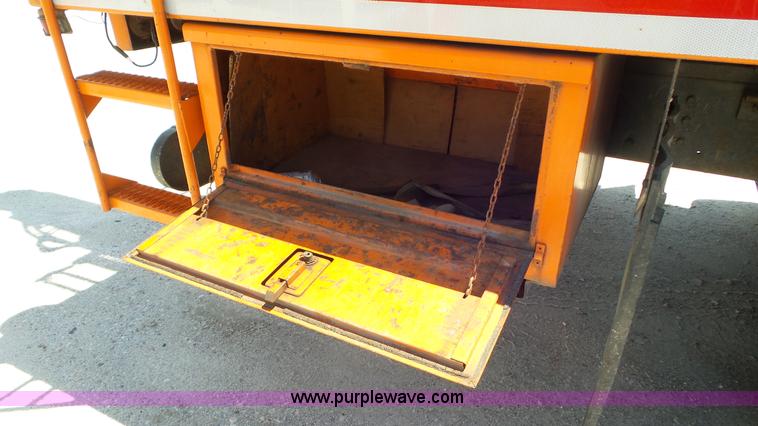 image for item L1999 1983 International F2574 bridge inspection and bucket truck