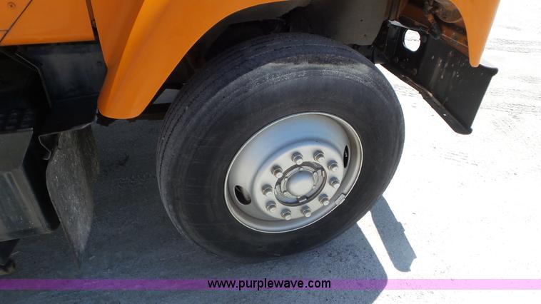 image for item L1999 1983 International F2574 bridge inspection and bucket truck