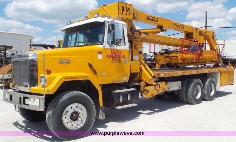 image for item L2000 1995 Volvo ACL bridge inspection truck